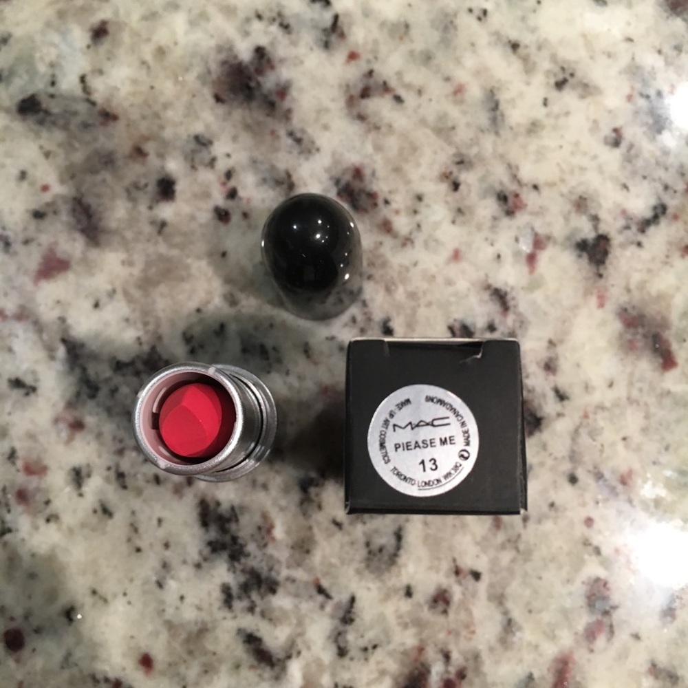 Women’s matte lipstick